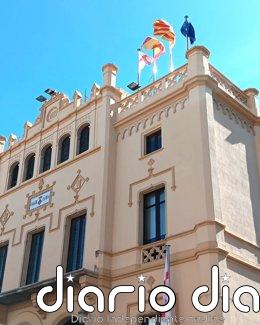 Junts, PP, El Margalló y Fets per Sitges piden un pleno extraordinario tras la ruptura del gobierno Fachada del Ayuntamiento de Sitges
