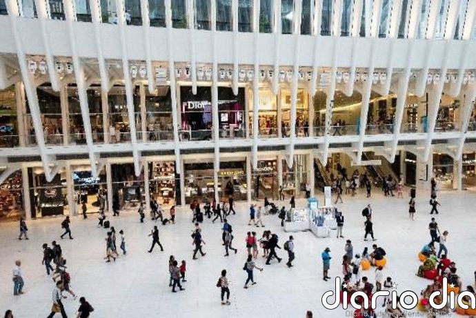 La afluencia a los centros comerciales crece un 2,5% en julio en España por las rebajas y las olas de calor