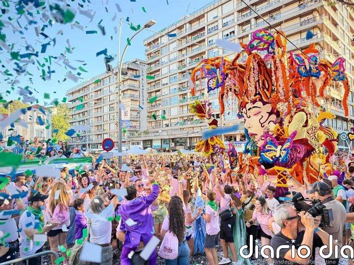 La carroza 'Quimera', de Mi Vida Loca, ganadora de la 115 edición de la Batalla de Flores de Laredo