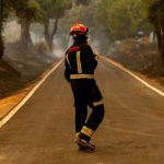 La Comunidad envía cinco dotaciones terrestres y tres helicópteros a los incendios de Segovia