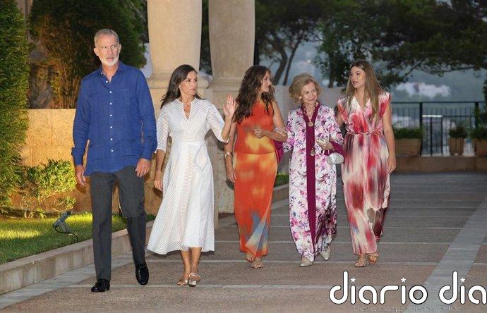 La Familia Real recibe a una representación de la sociedad balear en el Palacio de Marivent