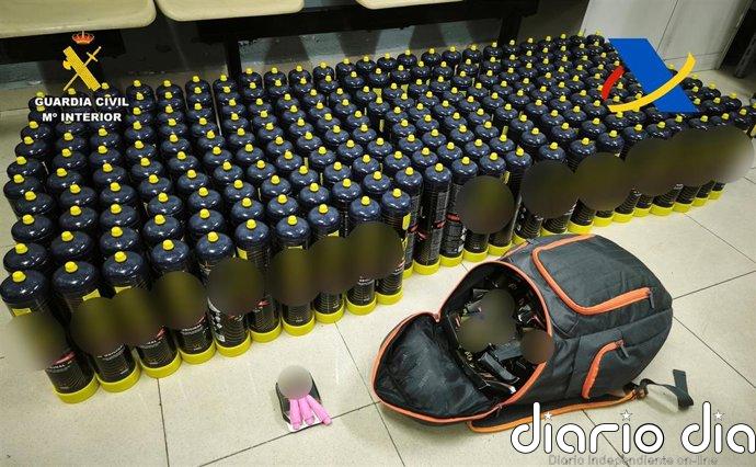 La Guardia Civil interviene en Melilla 235 botellas del "gas de la risa" en un vehículo procedente de Málaga