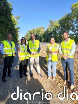 La Junta mejora la seguridad vial y el firme de la A-423 en Córdoba con una inversión de más de 500.000 euros Carmen Granados (2ª dcha.), junto a la A-423.