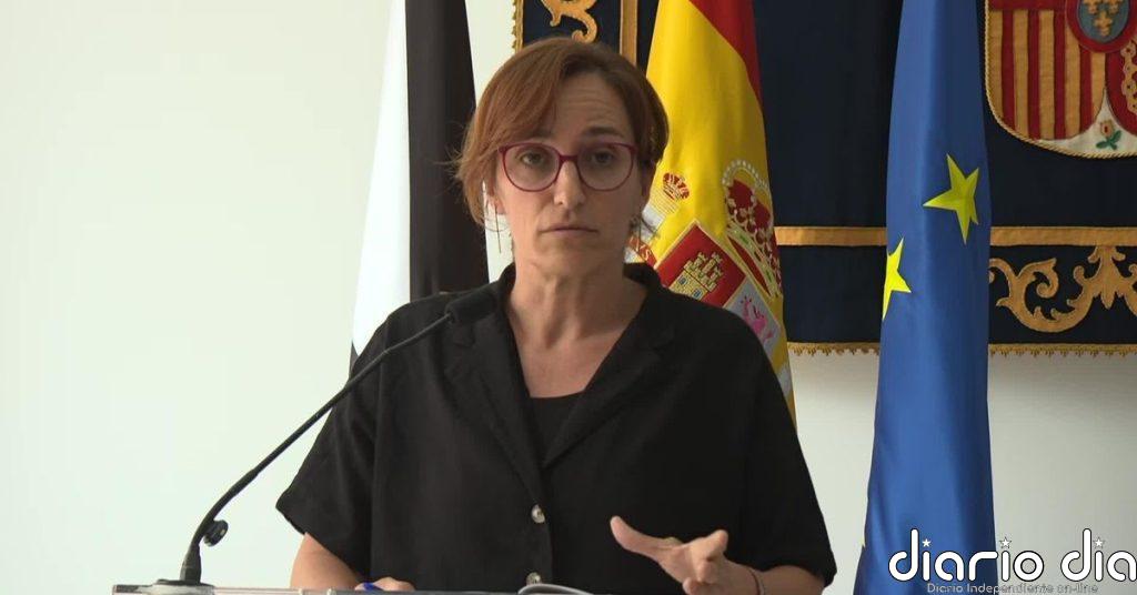 La ministra de Sanidad niega que haya "colapso sanitario" en su visita a Ceuta