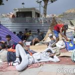 La Policía interviene con disparos al aire para contener a los migrantes que quieren acceder a Loma Colmenar (Ceuta)