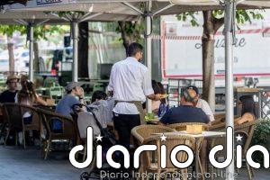 La producción del sector servicios acelera su crecimiento en junio al 4,4% y suma cinco meses de alzas