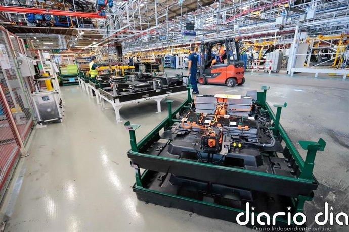 La producción industrial acelera su avance en junio al 3,8% y suma cuatro meses de alzas