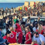 La Real Academia Nacional de Medicina defiende una acogida digna a los inmigrantes en Ceuta para prevenir infecciones