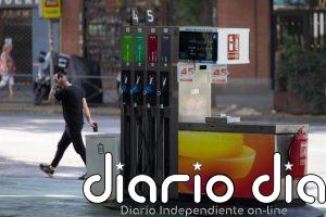 La rebaja fiscal del gasóleo subirá a 20 céntimos el próximo martes tras dispararse su precio en julio