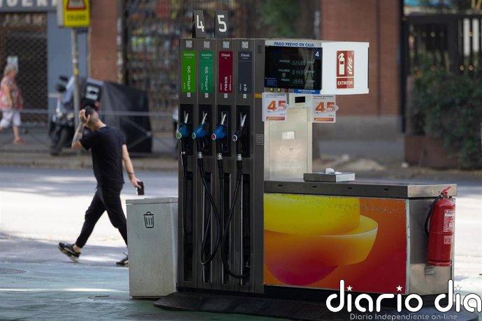 La rebaja fiscal del gasóleo subirá a 20 céntimos el próximo martes tras dispararse su precio en julio