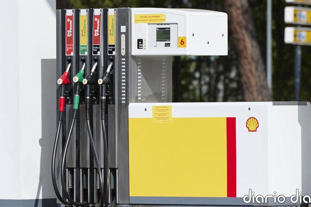 La rebaja fiscal del gasóleo subirá a 20 céntimos en septiembre tras dispararse su precio en julio