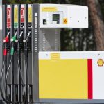 La rebaja fiscal del gasóleo subirá automáticamente a 20 céntimos en septiembre tras dispararse su precio