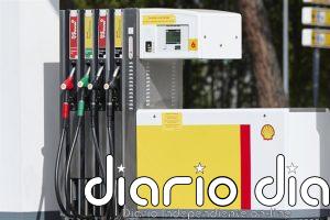 La rebaja fiscal del gasóleo subirá automáticamente a 20 céntimos en septiembre tras dispararse su precio