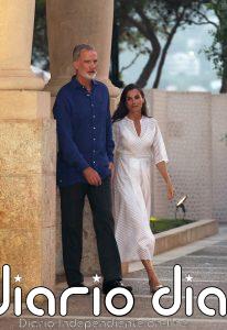 La Reina Letizia firma uno de sus mejores looks en Marivent con un vestido tan sencillo como impecable
