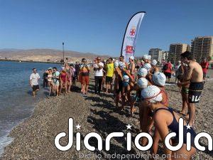 La VI Travesía Inclusiva 'Carlos Tejada' crece un 30% y reúne a 220 nadadores en las aguas de Almería