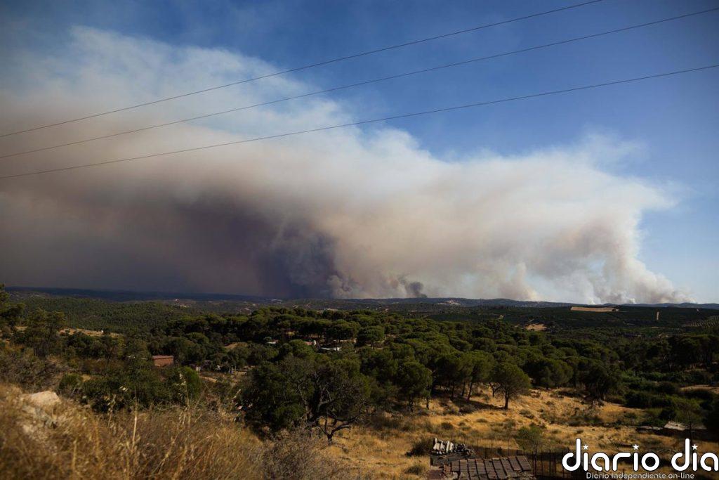 La zona norte del incendio de Niebla queda consolidada mientras el sector sur se acerca a las viviendas