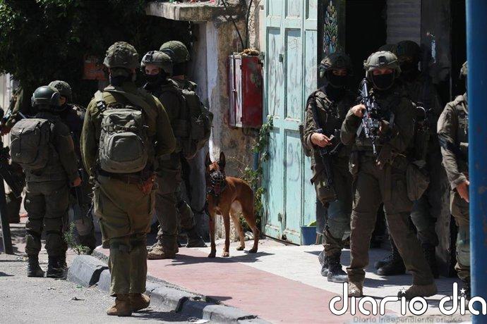 Las autoridades palestinas de Jerusalén Este denuncian más de 50 heridos y 60 detenidos en una redada israelí