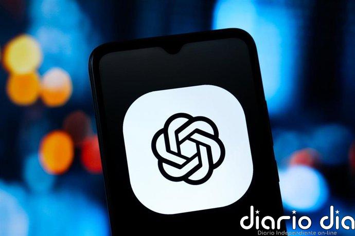 Las descargas de 'apps' de IA en Softonic superan los tres millones y ChatGPT lidera con Gemini pisándole los talones