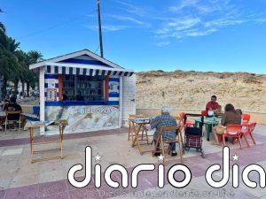 Las dos biblioplayas de El Campello abren durante todo agosto para ofrecer "lectura y diversión en familia"