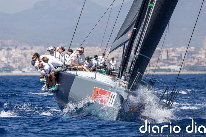 Las embarcaciones de la 44 Copa del Rey Mapfre completan su ensayo general con el Rey Felipe VI a la cabeza
