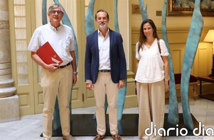 Le Senne recibe en el Parlament al presidente del Colegio de aparejadores y arquitectos técnicos