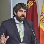 López Miras convoca este jueves un Consejo de Gobierno tras la llegada de otra lancha rápida con inmigrantes a la costa