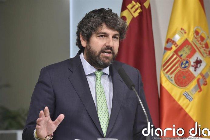 López Miras exige a Sánchez un refuerzo de Guardia Civil y medios ante la llegada de lanchas con inmigrantes a la costa