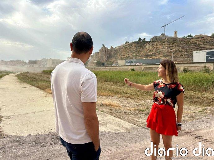 Lorca inicia el desbroce y limpieza de un tramo urbano del río Guadalentín por 4.235 euros