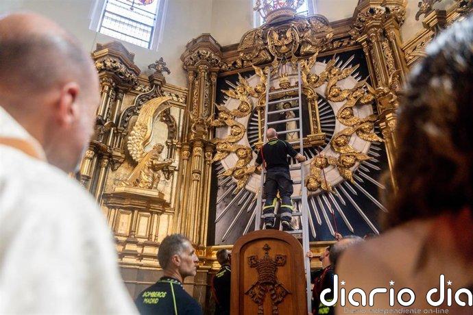 Los bomberos cumplirán con la tradición más castiza bajando el milagroso cuadro de la Paloma, de unos 100 kilos