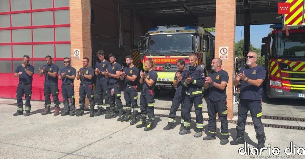 Los bomberos de la Comunidad de Madrid guardan un minuto de silencio en memoria del militar de la UME fallecido