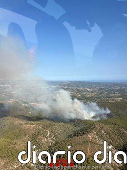 Los Bombers estabilizan el incendio forestal en Castellví de la Marca (Barcelona) Incendio en Castellví de la Marca (Barcelona)