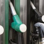 Los carburantes encadenan su quinta subida en pleno verano y acumulan un encarecimiento de casi el 20%