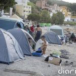 Los inmigrantes vuelven a ocupar la playa de El Trampolín de Ceuta tras ser desalojado para la limpieza