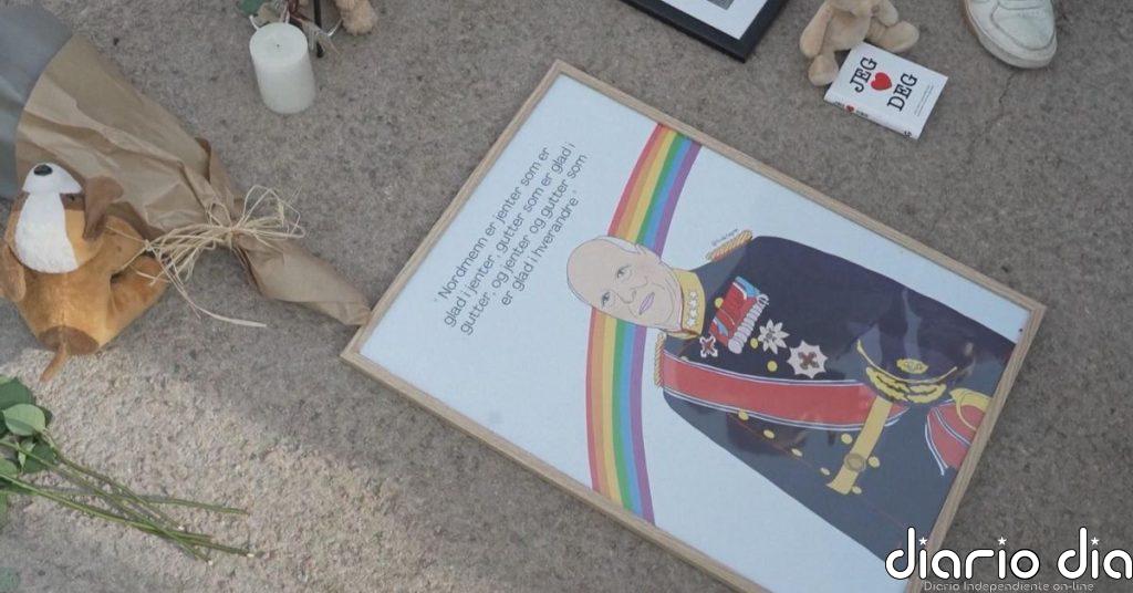 Los noruegos lloran la muerte del rey Harald V a las afueras del Palacio Real de Oslo
