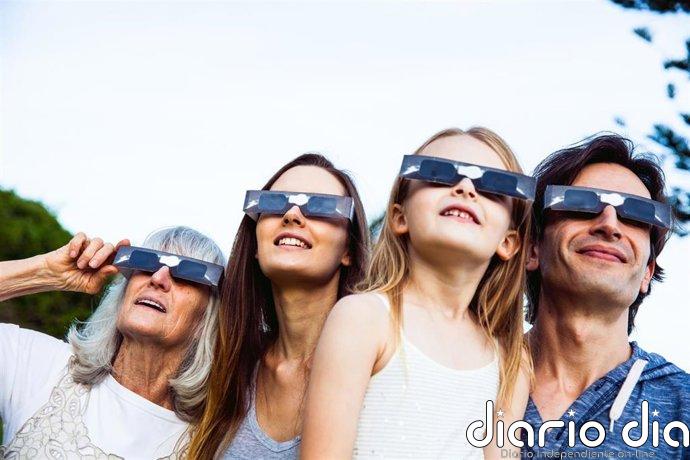 Los ópticos destacan la "elevada protección" que ofrecen las gafas adecuadas para observar un eclipse solar