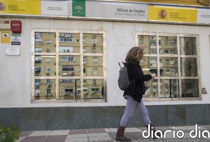 Los sindicatos celebran la bajada del paro en la provincia de Sevilla pero advierten de que la precariedad "persiste"