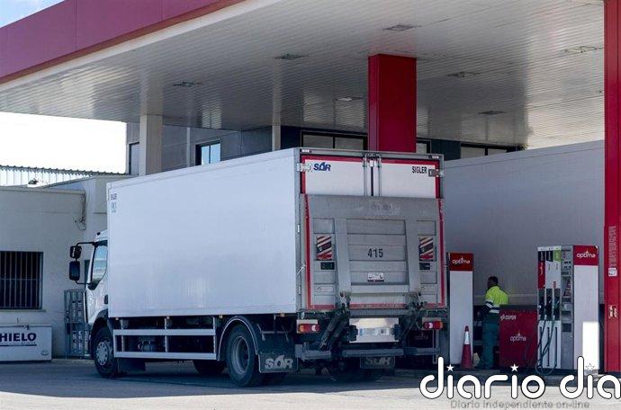 Los transportistas denuncian que las ayudas al gasóleo se reducirán en septiembre a solo 5 céntimos por litro