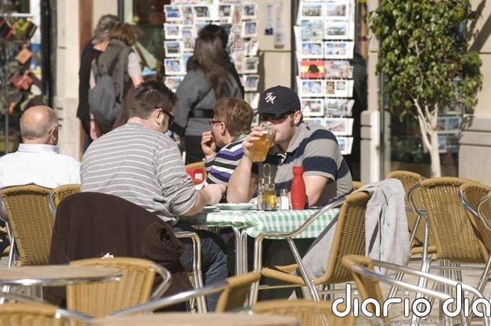 Los turistas extranjeros acapararán el 28% de las reservas de restaurantes en España en agosto