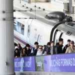 Los usuarios del tren de alta velocidad caen un 9,8% en junio y un 15,5% en la primera mitad del año