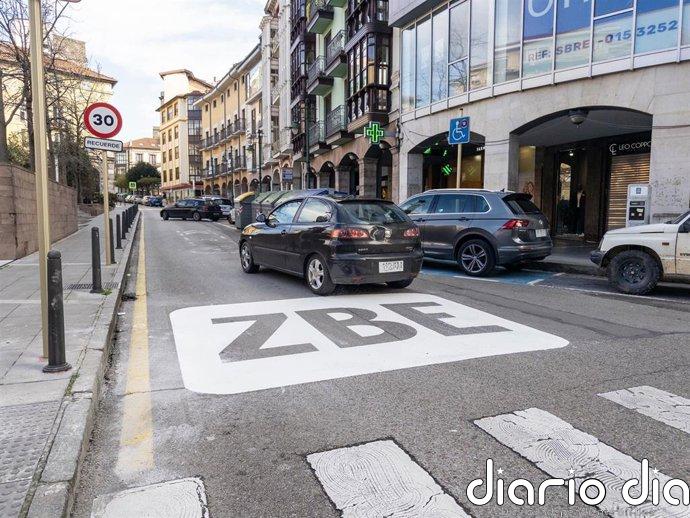 Los vehículos sin distintivo ambiental podrán pasar por la Zona de Bajas Emisiones de Torrelavega durante las fiestas