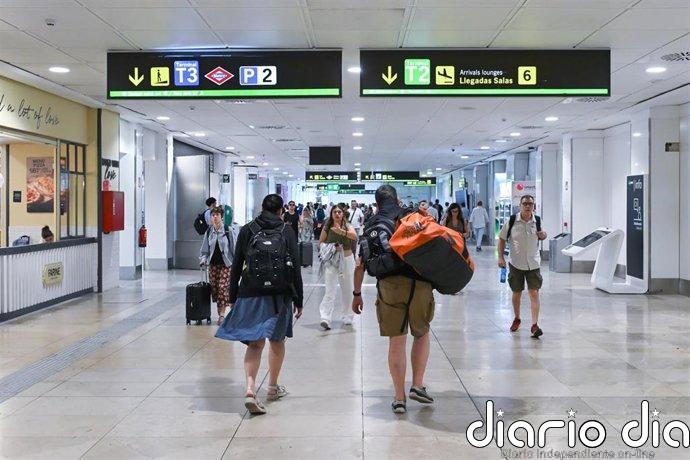 Los viajeros afectados por los controles a vuelos procedentes de Italia superan ya las 2.600 personas