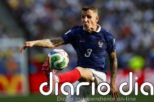 Lucas Digne regresa al PSG por tres temporadas