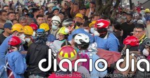 Lucha desesperada por recuperar supervivientes del terremoto en Colombia