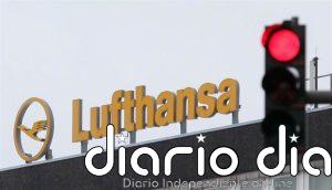 Lufthansa pierde 542 millones hasta junio tras el impacto del combustible y las huelgas y cae un 12% en Bolsa