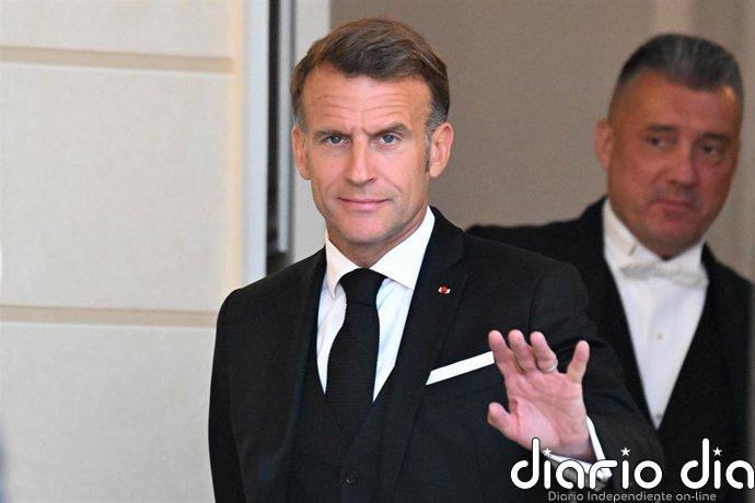 Macron promulga una ley que prohíbe los teléfonos móviles en las aulas de los institutos