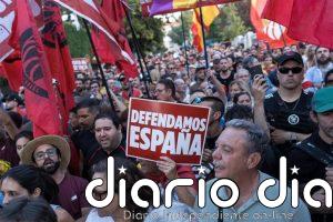 Manifestantes se concentran ante la Embajada de Marruecos en Madrid por la crisis migratoria en Ceuta