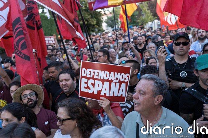 Manifestantes se concentran ante la Embajada de Marruecos en Madrid por la crisis migratoria en Ceuta