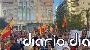 Más de 2.000 ceutíes se manifiestan a las puertas de Delegación del Gobierno por la "inacción" en la crisis migratoria