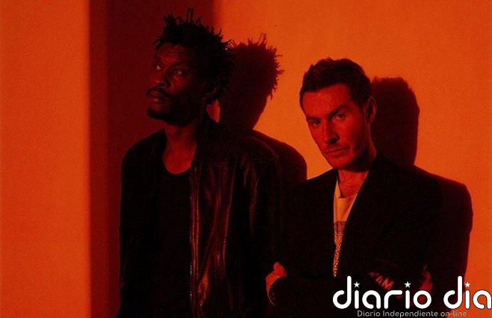 Massive Attack, detenida en Singapur tras ondear una bandera de Palestina en su concierto