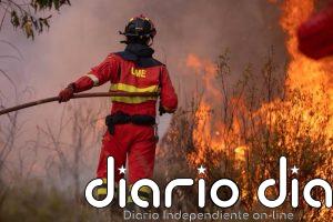 Medios de otras comunidades refuerzan el avance del operativo del incendio de Niebla (Huelva), que suma 718 desalojos